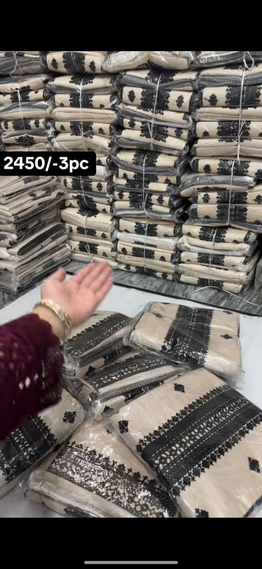 Shamry Khaddar Winter 3Pc Dress – Beige/Cream with Luxurious Fabric & Elegant Design”